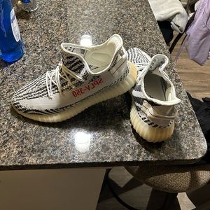 Men’s Yeezy Sneakers